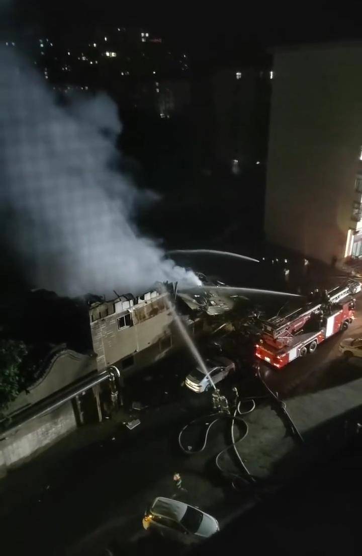 山西文水一輕鋼結(jié)構(gòu)房屋失火致3死<strong></p>
<p>輕鋼房屋</strong>，當(dāng)?shù)鼗貞?yīng)：原因正在調(diào)查:輕鋼房屋